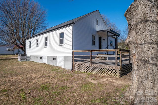 1203 W Gold Street Extension, Kings Mountain, NC 28086