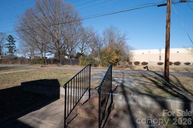 1203 W Gold Street Extension, Kings Mountain, NC 28086