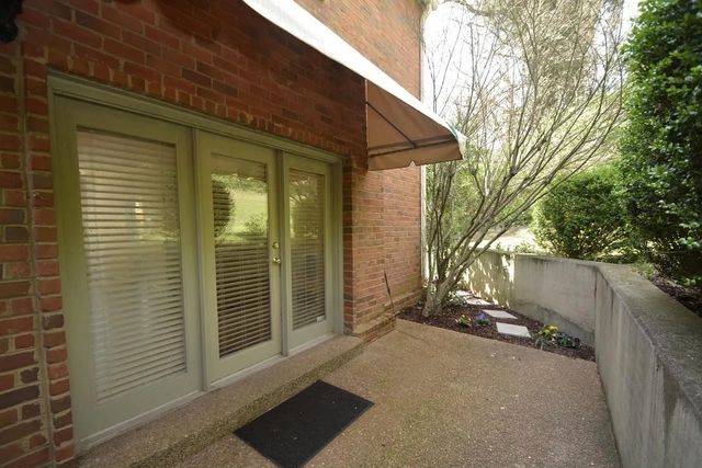 252 Westchase Dr, Nashville, TN 37205