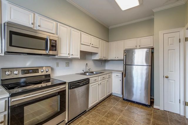 252 Westchase Dr, Nashville, TN 37205