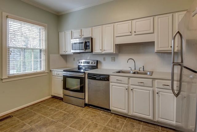 252 Westchase Dr, Nashville, TN 37205