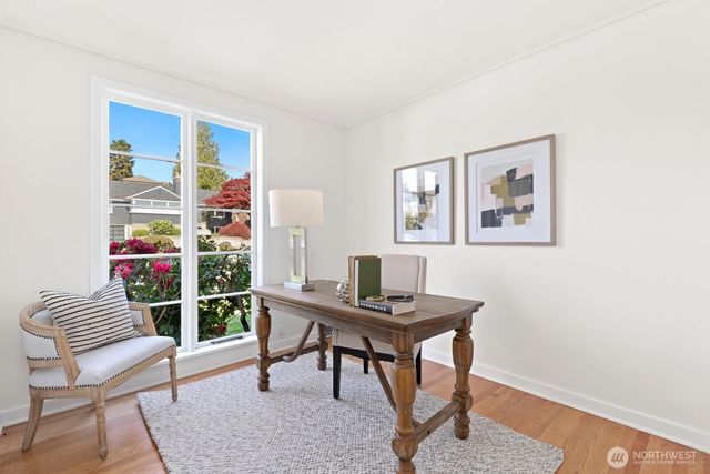 2527 Westmont Way W, Seattle, WA 98199