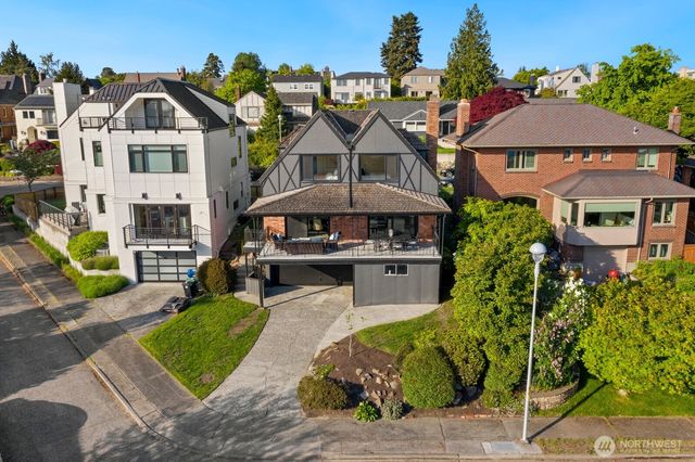 2527 Westmont Way W, Seattle, WA 98199