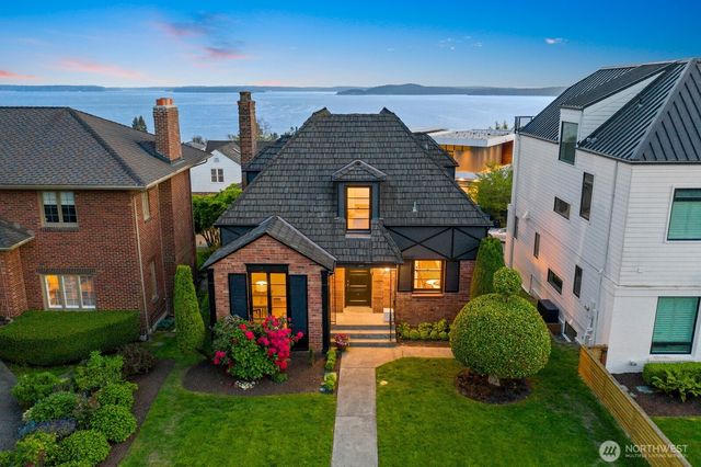 2527 Westmont Way W, Seattle, WA 98199
