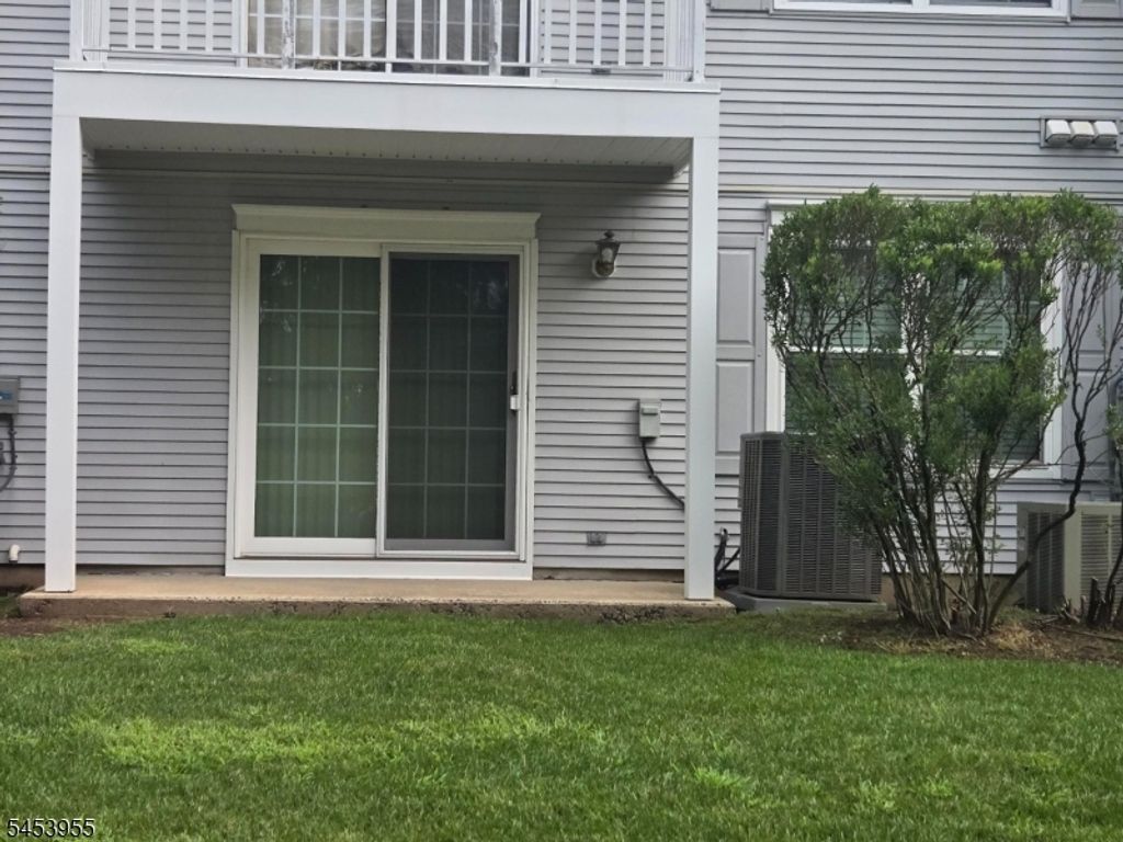 113 Gregory Ln, Franklin Twp., NJ 08823 — photo 3