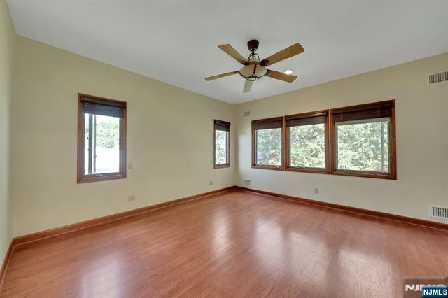 8 Marlo Road, Livingston, NJ 07039