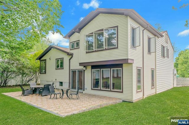 8 Marlo Road, Livingston, NJ 07039