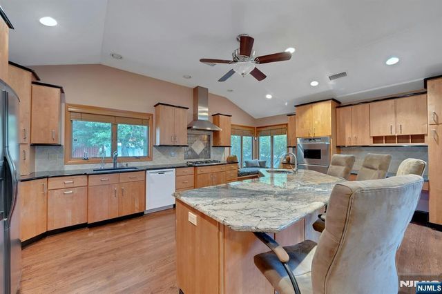 8 Marlo Road, Livingston, NJ 07039