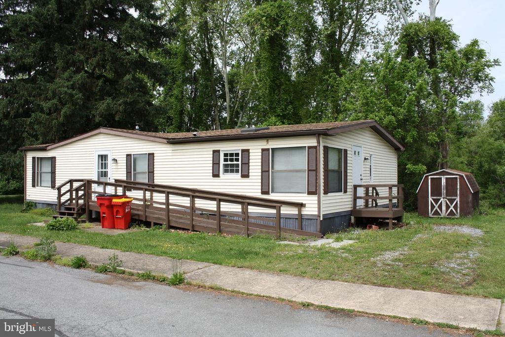 1 LARKEN LANE, Mount Holly Springs, PA 17065