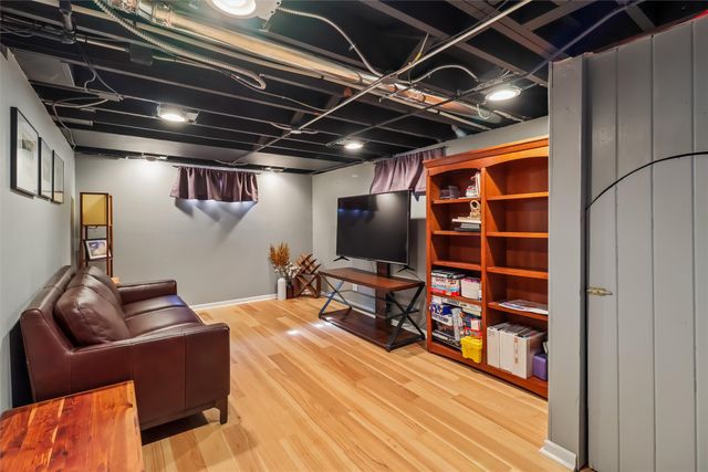 904 E 35th Street, Des Moines, IA 50317