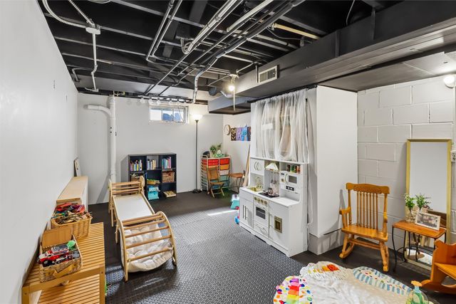 904 E 35th Street, Des Moines, IA 50317