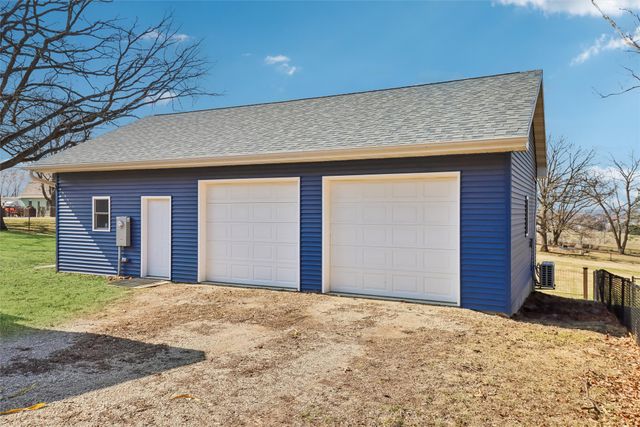 904 E 35th Street, Des Moines, IA 50317