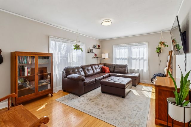 904 E 35th Street, Des Moines, IA 50317