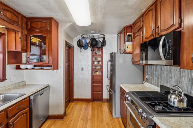 904 E 35th Street, Des Moines, IA 50317