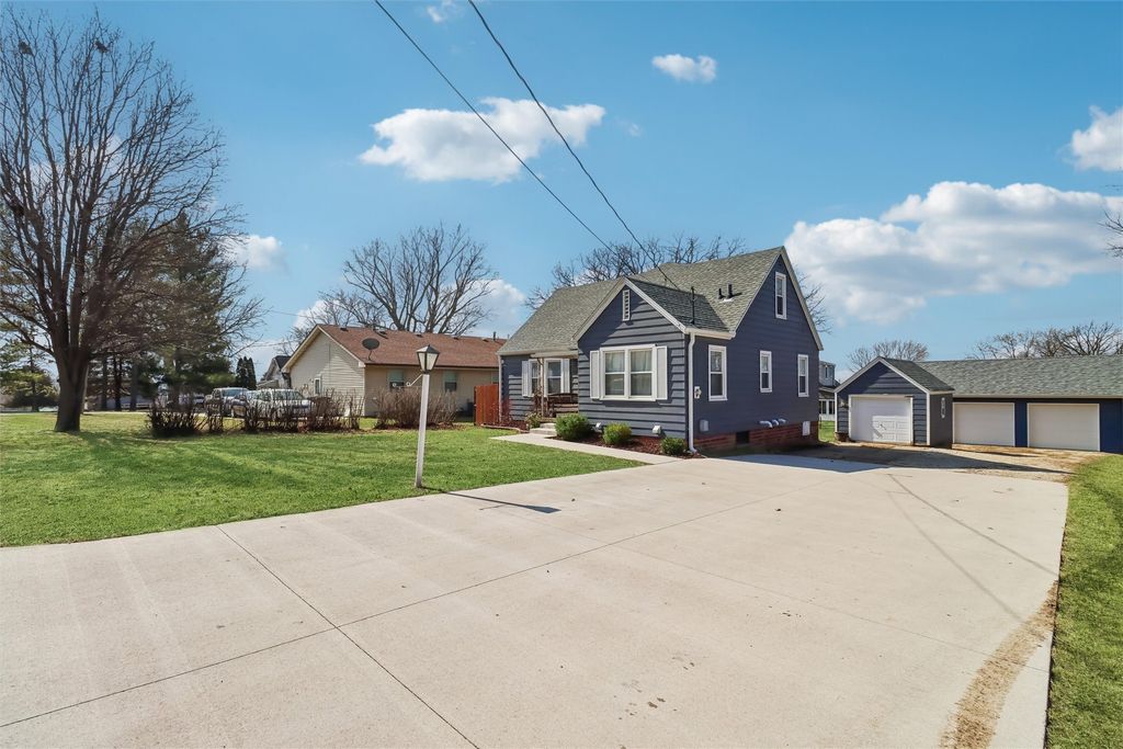 904 E 35th Street, Des Moines, IA 50317