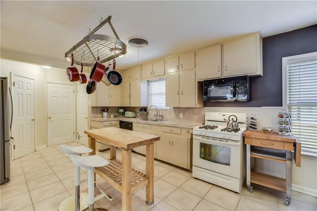 208 BRAESWOOD RD, Austin, TX 78704