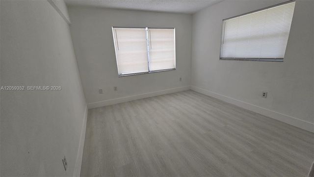 1000 W 28 St 17, Hialeah, FL 33010