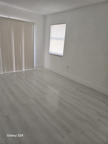 1000 W 28 St 17, Hialeah, FL 33010