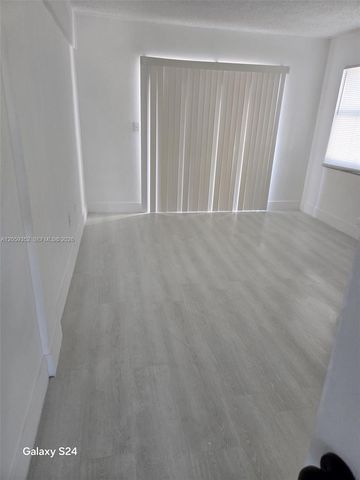 1000 W 28 St 17, Hialeah, FL 33010