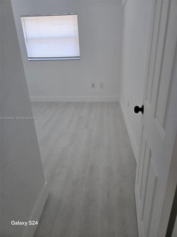 1000 W 28 St 17, Hialeah, FL 33010