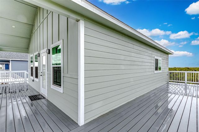 1040 Johnson Road, Gilchrist, TX 77617