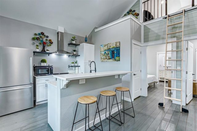 1040 Johnson Road, Gilchrist, TX 77617