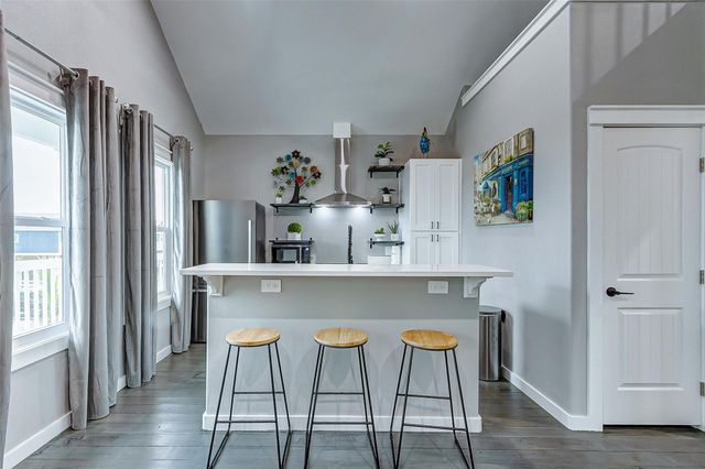 1040 Johnson Road, Gilchrist, TX 77617