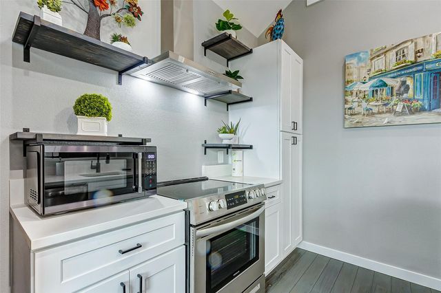 1040 Johnson Road, Gilchrist, TX 77617