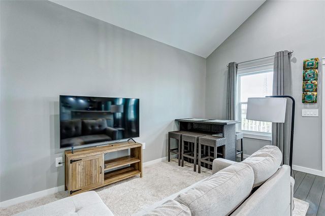 1040 Johnson Road, Gilchrist, TX 77617