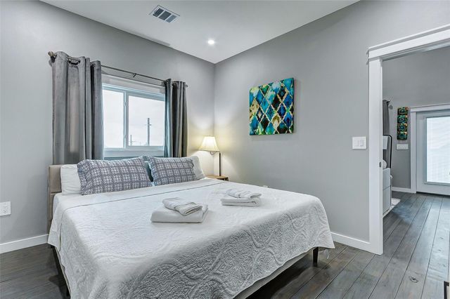 1040 Johnson Road, Gilchrist, TX 77617