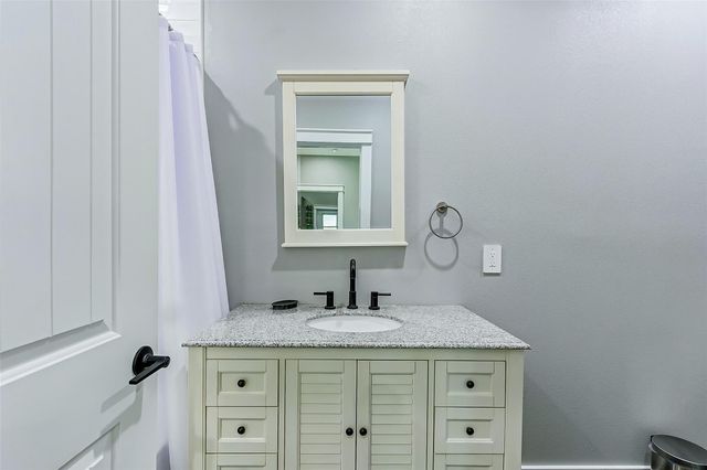 1040 Johnson Road, Gilchrist, TX 77617