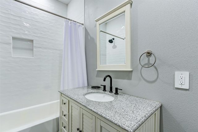 1040 Johnson Road, Gilchrist, TX 77617