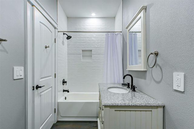 1040 Johnson Road, Gilchrist, TX 77617