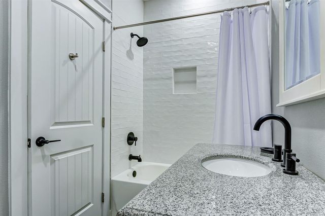 1040 Johnson Road, Gilchrist, TX 77617