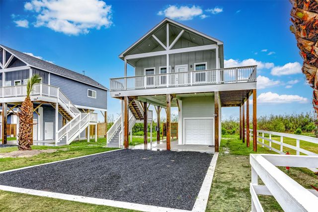 1040 Johnson Road, Gilchrist, TX 77617