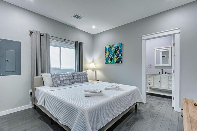 1040 Johnson Road, Gilchrist, TX 77617