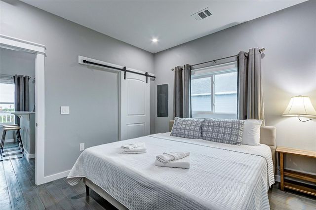 1040 Johnson Road, Gilchrist, TX 77617