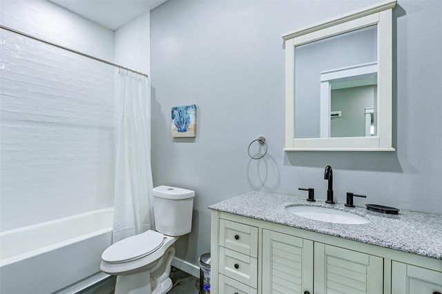 1040 Johnson Road, Gilchrist, TX 77617