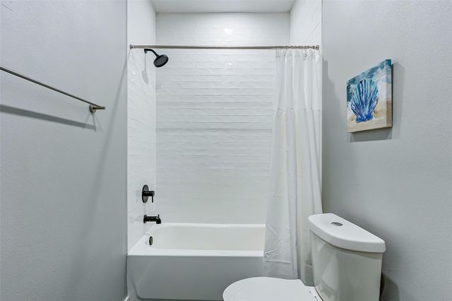 1040 Johnson Road, Gilchrist, TX 77617