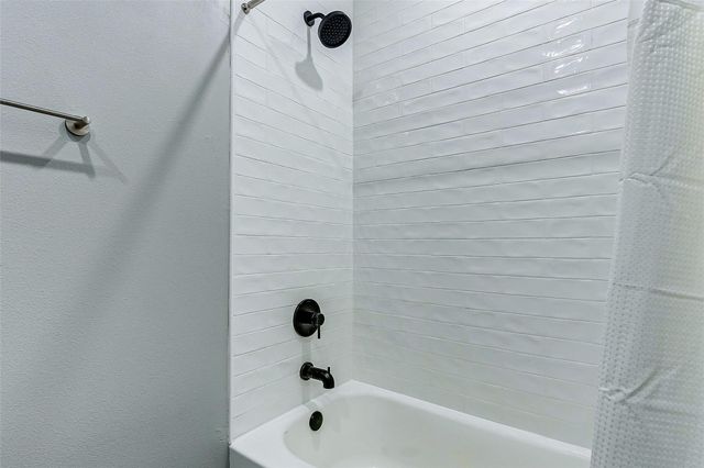 1040 Johnson Road, Gilchrist, TX 77617