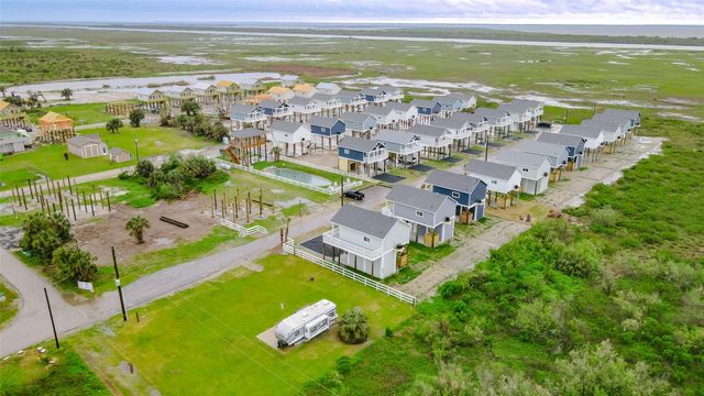 1040 Johnson Road, Gilchrist, TX 77617