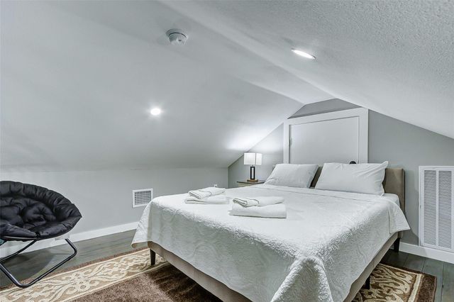 1040 Johnson Road, Gilchrist, TX 77617