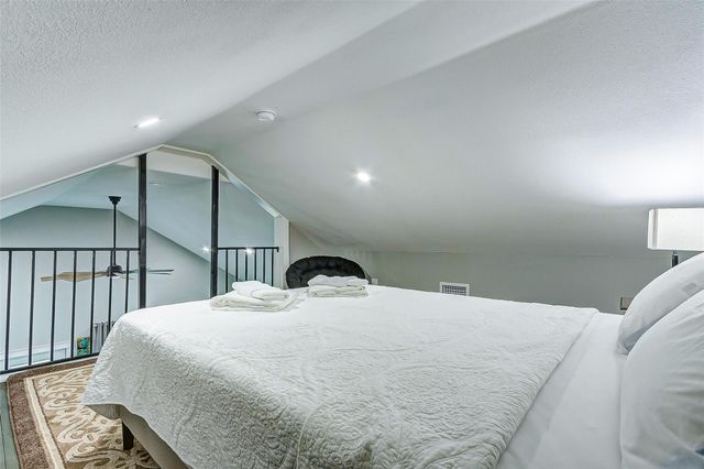 1040 Johnson Road, Gilchrist, TX 77617