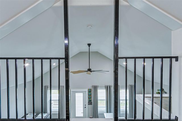 1040 Johnson Road, Gilchrist, TX 77617