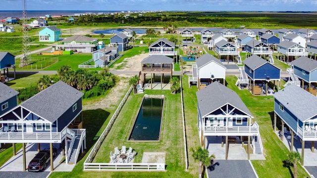 1040 Johnson Road, Gilchrist, TX 77617