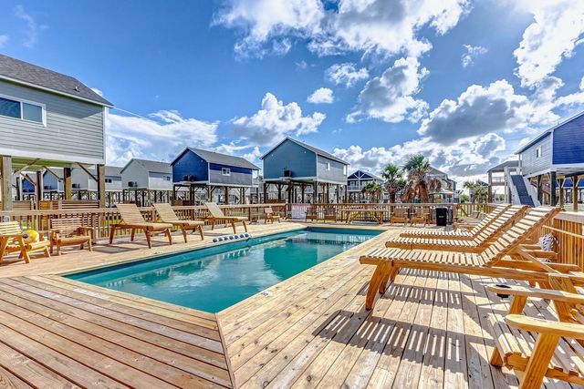 1040 Johnson Road, Gilchrist, TX 77617