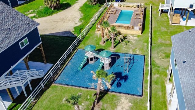 1040 Johnson Road, Gilchrist, TX 77617