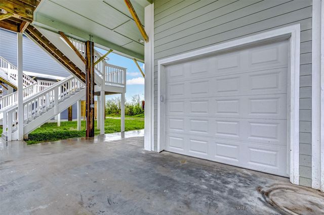 1040 Johnson Road, Gilchrist, TX 77617