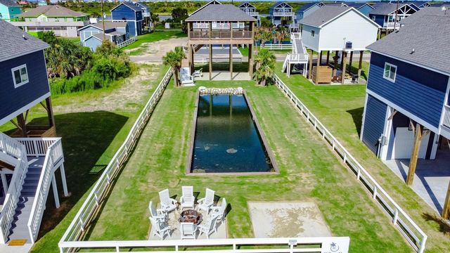 1040 Johnson Road, Gilchrist, TX 77617