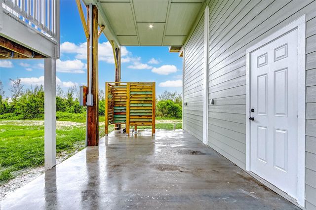 1040 Johnson Road, Gilchrist, TX 77617